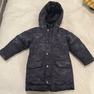 Appaman black camo toddler down filled puffer jacket with hood sherpa lining